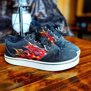 Youth Heelys size 6
